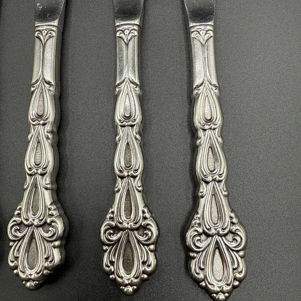 Oneida Chandelier Set of 6 Butter Knives Community Stainless Flatware Butter